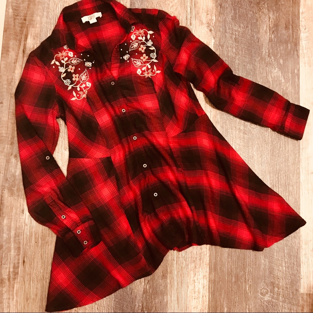 ☝️SOLD☝️ Red and black top